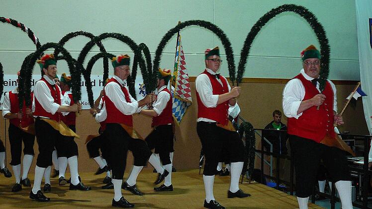 Mit ihrem einzigartigen Tanz gefielen auch die Kulmbacher Büttner.