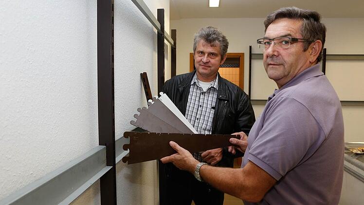 Letzte Handgriffe: Reinhold Wunder (links) und Peter Schmitt.