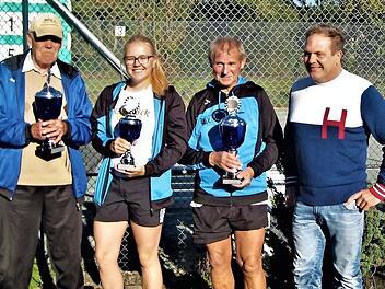 Von links: Die drei Bestplatzierten des Stockheimer Tenniszufallsturniers mit Christian Becker, Sophia Wolf und Turniersieger Walter Kern sowie Sponsor Alexander Wolf.  Foto: Gerd Fleischmann