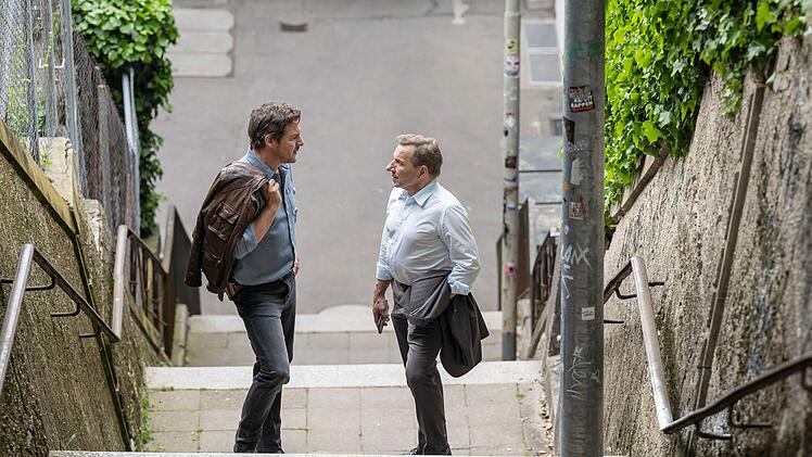 Sebastian Bootz (Felix Klare, links) und Thorsten Lannert (Richy M&uuml;ller) wissen nicht, ob sie ihrem langj&auml;hrigen Kollegen Vogt aus der Gerichtsmedizin noch vertrauen k&ouml;nnen.