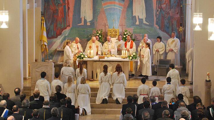 Pfarrer Armin Haas feierte in der Schondraer Kirche sein silbernes Priesterjubiläum. Foto: Horst Conze