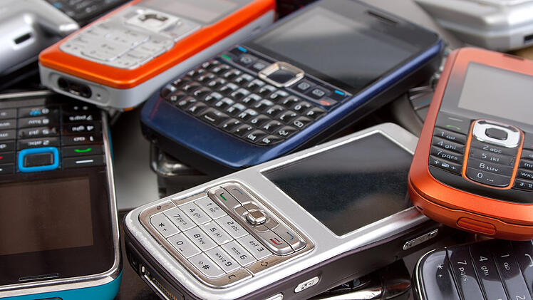 Handy, alte Handys, neue Smartphones