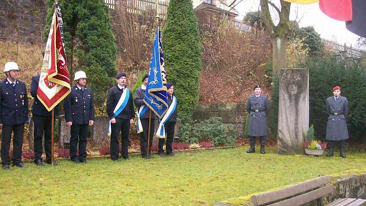 Feier am Kriegerdenkmal Wildflecken.