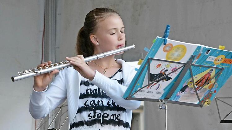 Johanna Bauer interpretierte das "Kuschellied".  Foto: Björn Hein