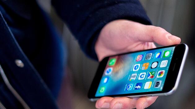 Zurückrufen oder nicht? Wie verhalte ich mich richtig? Symbolfoto: Hauke-Christian Dittrich/dpa