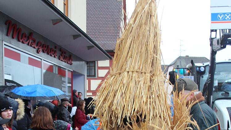 Strohbären gesellten sich dazu.   Foto: Katarina Amtmann