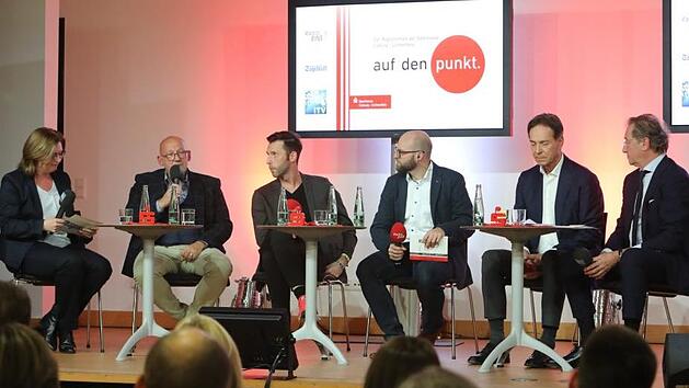 Der Regionentalk brachte wieder Gespr&auml;chsstoff auf die B&uuml;hne. Foto: Barbara Herbst