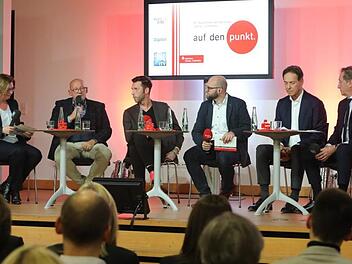 Der Regionentalk brachte wieder Gespr&auml;chsstoff auf die B&uuml;hne. Foto: Barbara Herbst