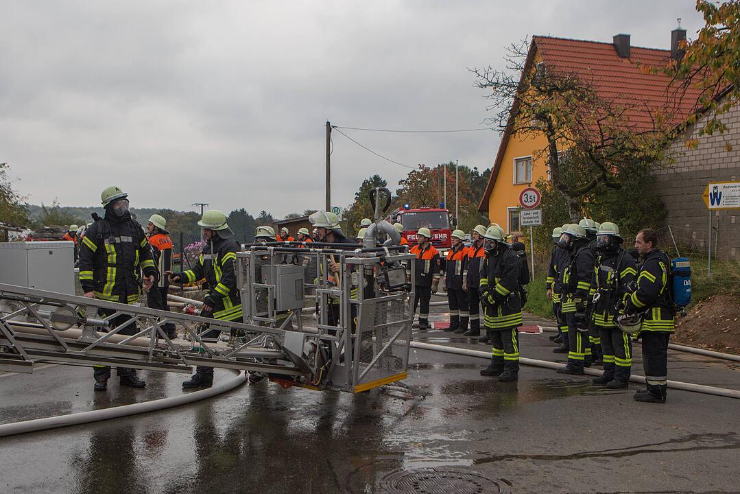 Wohnhausbrand bei Altdorf fordert Feuerwehr