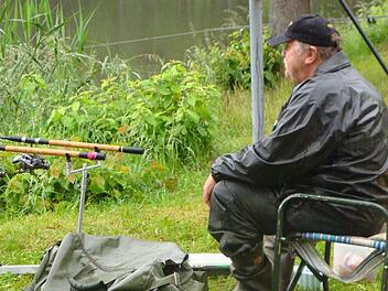 Die Ruhe in der Natur - egal bei welchem Wetter - ist nur einer der Aspekte, der Angler an ihrem Hobby begeistert. Foto: Johanna Blum