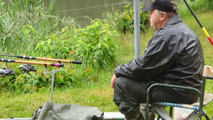 Die Ruhe in der Natur - egal bei welchem Wetter - ist nur einer der Aspekte, der Angler an ihrem Hobby begeistert. Foto: Johanna Blum