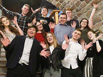 Auf der Generation-Z-Liste stehen unter anderem (von links) Philomena Reichert, Luca Silberbach, Malte Schilling, Franziska Falkenhain, Manuel Otter, Paula Christof, Ariel Kowolik, Jonas Greinwald, Luca Söder, Laura Neubauer und Emma Bindrum. Foto: Stephanie Baier-Bindrum