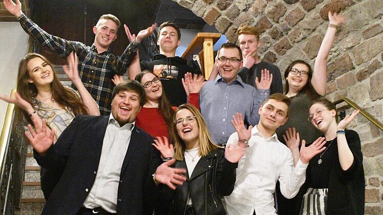 Auf der Generation-Z-Liste stehen unter anderem (von links) Philomena Reichert, Luca Silberbach, Malte Schilling, Franziska Falkenhain, Manuel Otter, Paula Christof, Ariel Kowolik, Jonas Greinwald, Luca Söder, Laura Neubauer und Emma Bindrum. Foto: Stephanie Baier-Bindrum