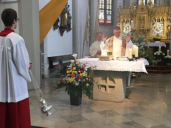 Mit Lukas Schumm und  Ulrich Ortner gestaltete Pater Dieter Putzer einen Gottesdienst in der Wunderburger Kirche Maria Hilf. Foto: Michael Memmel