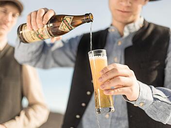 Die Rhöner Bierleckerei wird für das Tasting im 0,2 Liter Glas einge-schenkt. Foto: Niklas Wagenbrenner