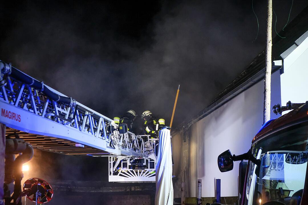 Nürnberger Gaststätte geht in Flammen auf: Anwohner evakuiert