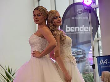 Bei Hochzeitsmessen k&ouml;nnen sich Paare dahingehend inspirieren lassen, wie sie ihren gro&szlig;en Tag feiern wollen. Symbolfoto: Daniela.Pondelicek@gmx.de