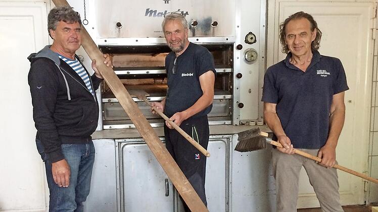 Auf der Suche nach wichtigen Zeugnissen des traditionsreichen Bäckerhandwerks (von links): Professor Hermann Stamm, Museumsleiter Bernhard Sauermann und Holger Stamm Foto: Sigrid Daum-Sauermann