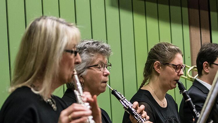 Impressionen vom Neujahrskonzert mit dem Musizierkreis Neustadt unter der Leitung von Norbert Luche.Foto: Jochen Berger
