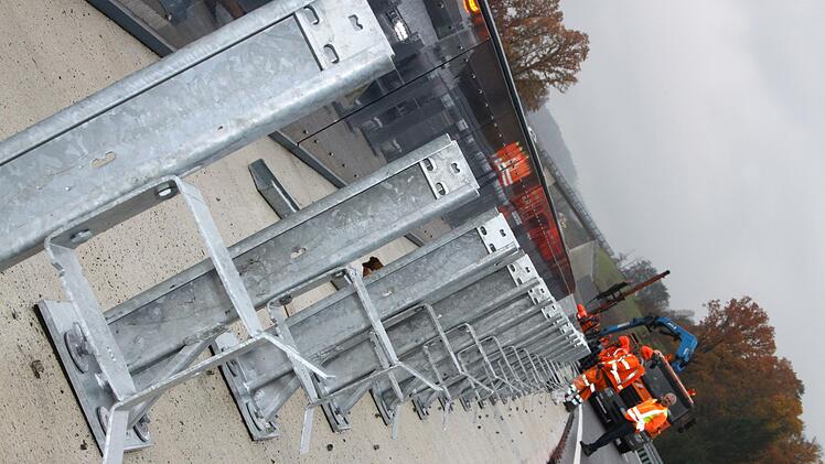 Auf der Umgehung Stadtsteinach laufen die Restarbeiten. Bald wird die Strecke für den Verkehr freigegeben. Foto: Jürgen Gärtner