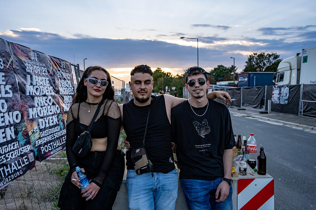 Techno-Musik direkt am Hafenbecken zwischen Kränen und Containern!