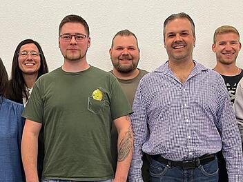 Das neue Team der Feuerbergmusikanten (von links): Die drei Vorsitzenden Kilian Söder, Susanne Wehner und Miriam Voll sowie Marcel Voll, Florian Söder, Dominik Schäfer, Jonas Dieling und Sebastian Iff.