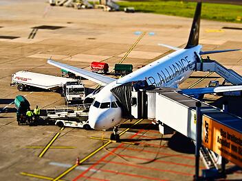 Die Gepäckverladung am Flughafen ist ein komplexes System.