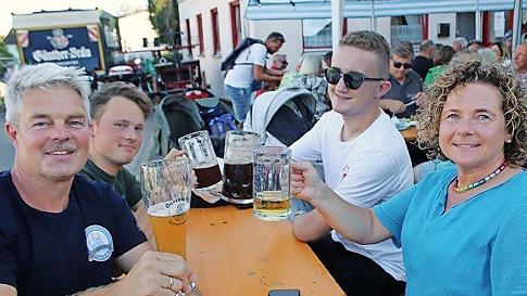 Gute Laune beim FFW-Sommerfest in Schwürbitz.