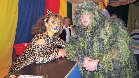 Ein kleiner Flirt an der Bar macht tierisch viel Spaß.