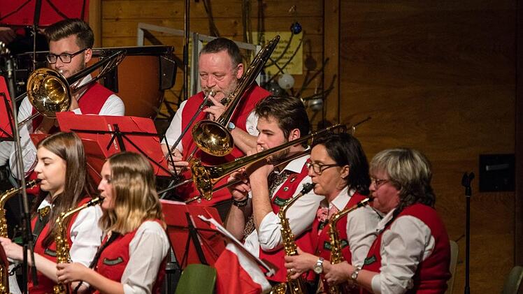 Impressionen vom Weihnachtskonzert in der Franz-Goebel-Halle in RödentalFoto: Vincent Kaibarta