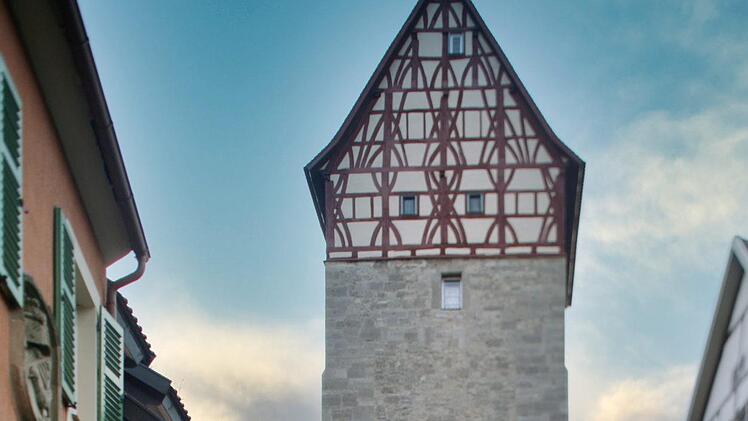 Das Jörgentor ist seit rund 40 Jahren Vereinsheim des Rhönklub-Zweigvereins Münnerstadt. Doch die Nutzungsmöglichkeiten sind beschränkt. Das Übernachten ist seit 2007 verboten. Nun muss das Fachwerk in den oberen Stockwerken aufwändig saniert werden.