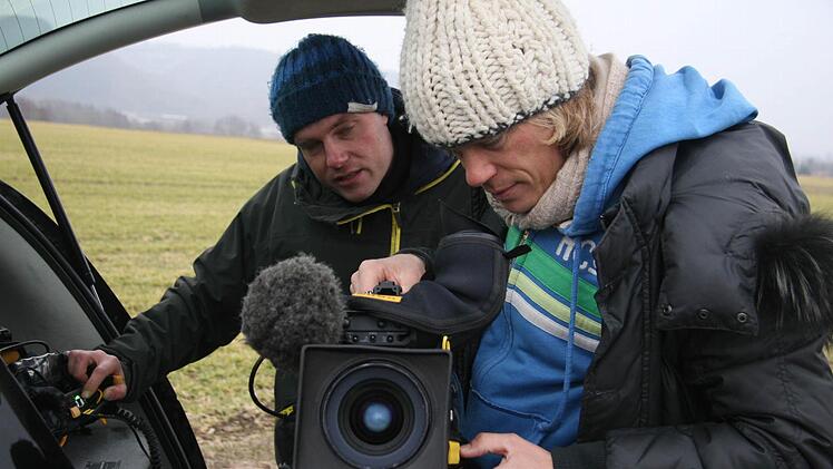 Jonas Dress und Markus Hilgert bilden das zweite Kamerateam. Der Unfall wird aus verschiedenen Perspektiven aufgenommen.