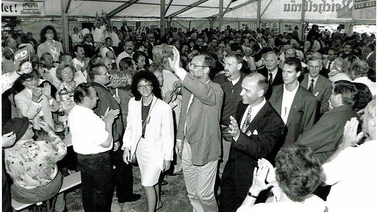 120-Jahr-Feier des SPD-Ortsvereins Wirsberg im Jahr 1994 mit dem damaligen Parteivorsitzenden und Kanzlerkandidaten Rudolph Scharping als Festredner. Foto: privat