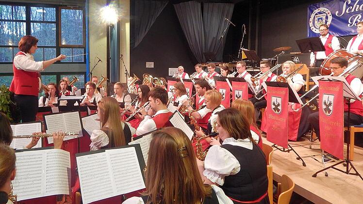 Der Musikverein Zeyern mit imposanter Blaskraft
