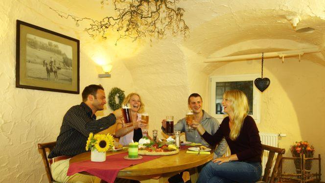 Gesellige Runde in der regionalen GastronomieFrankenwald Tourismus
