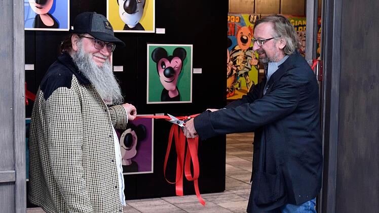 Guido und Johannes Häfner bei der Vernissage ihrer neuen Ausstellung "Die Menschen sind unter uns" in Bad Staffelstein