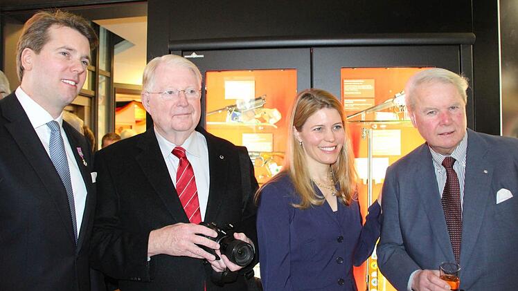 Gary Anderson mit Erbprinz Hubertus, Prinzessin Kelly und Andreas Prinz von Sachsen-Coburg und Gotha.