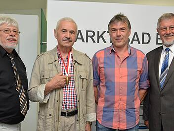 Ehrung der Feldgeschworenen: Unser Bild zeigt (von links) Wolfgang Back, Armin Schultheiß, Werner Voll und Otto Funck. Foto: Björn Hein