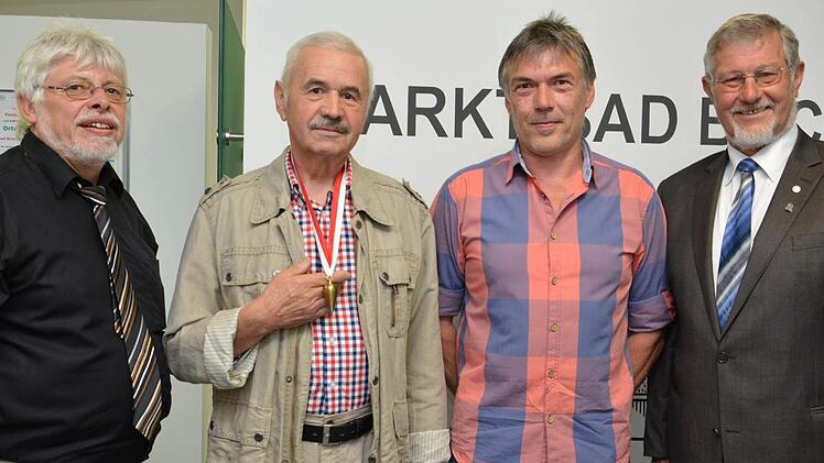 Ehrung der Feldgeschworenen: Unser Bild zeigt (von links) Wolfgang Back, Armin Schultheiß, Werner Voll und Otto Funck. Foto: Björn Hein