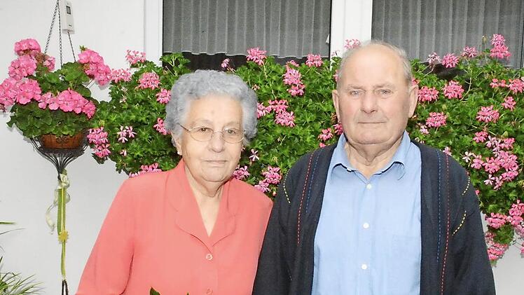 Seit 60 Jahren sind Hans und Dora Schwab aus Gresselgrund ein Ehepaar. In Ditterswind, wo sie einst den Bund fürs Leben schlossen, wollen sie am Samstag einen Dankgottesdienst feiern. Foto: Gerhard Schmidt