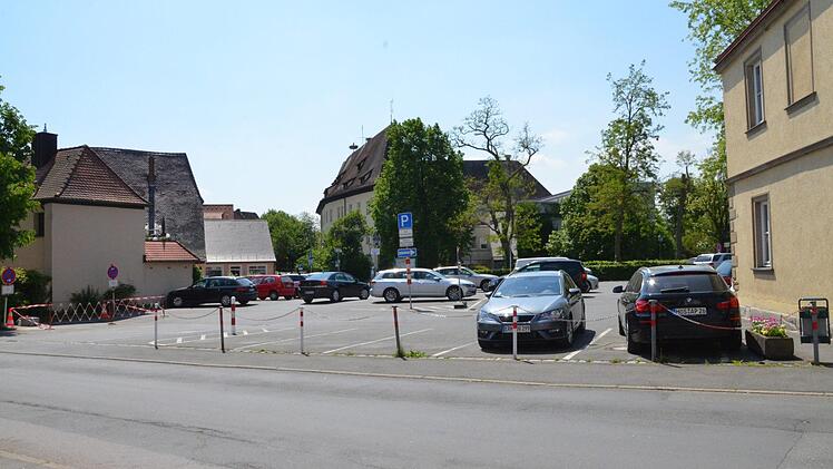 Auf dem Hubmann-Parkplatz wird ein B&uuml;rgerzentrum gebaut und eine gro&szlig;e Tiefgarage kommt auch.  Foto: Bernhard Panzer