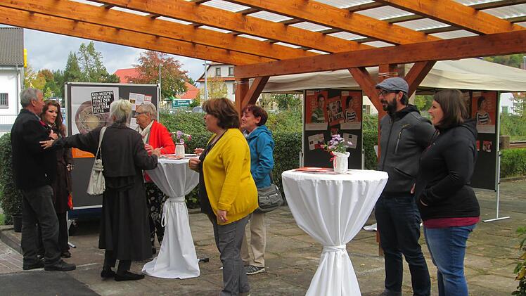 Für den Umzug der mit einer Pergola versehenen, neuen Hammelburger Tafel  bewilligte der Gemeinderat Elfershausen einen weiteren Zuschuss.                               Foto: Winfried Ehling