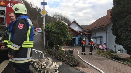 Ein Übergreifen der Flammen konnte verhindert werden.Alexander Marx