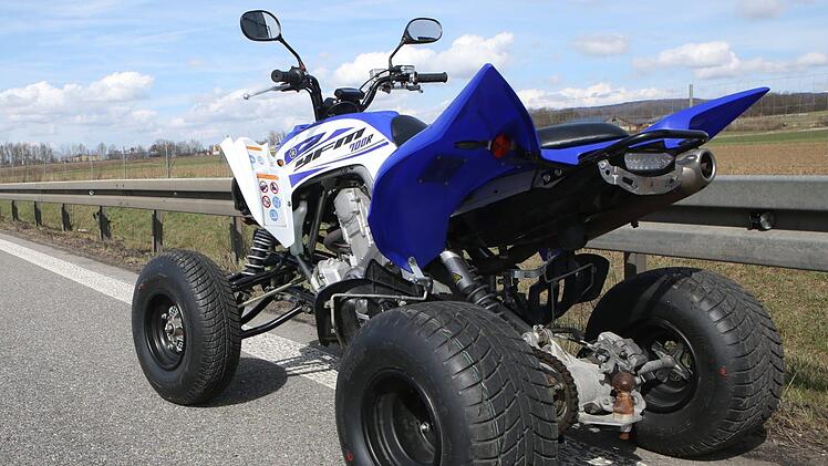 Ein Quad-Fahrer wurde am Samstagabend im Kreis Bad Kissingen erheblich verletzt, nachdem er mit einem geparkten Auto kollidierte.  Symbolfoto: NEWS5/Herse