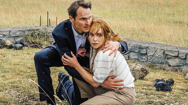 Franken-Kommissar Felix Voss (Fabian Hinrichs) kümmert sich um die jüngere Schwester (Sina Martens) seiner einstigen großen Liebe, die sich vor zwei Jahren das Leben nahm. Im "Tatort: Hochamt für Toni" muss sich der Ermittler seiner eigenen Vergangenheit stellen.