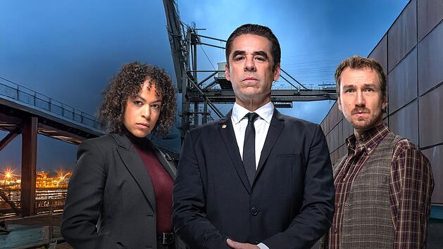 "Der Besch&uuml;tzer" erh&auml;lt einen zweiten Auftrag: Jan Sch&auml;fer (Tobias Oertel, Mitte) und seine Kollegin Ilka Freuding (Paula Essam) m&uuml;ssen Unternehmer Eduard Raabe (Jan Krauter) und dessen Familie besch&uuml;tzen.