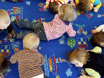 Für die Betreuung von Krippenkindern wird in Oerlenbach an das bestehende Kindergartengebäude angebaut. Symbolfoto: Patrick Seeger/dpa