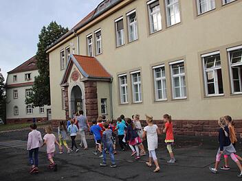 Das Schulgebäude in Garitz ist eines der ältesten in Unterfranken, das noch als Schule genutzt wird. Seit 1909 werden hier Kinder unterrichtet. Fotos: Heike Beudert/Jule Albert