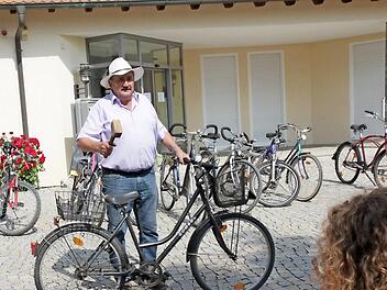 Sebastian Schwarzmann versteigerte 19 Räder.  Foto: Mathias Erlwein