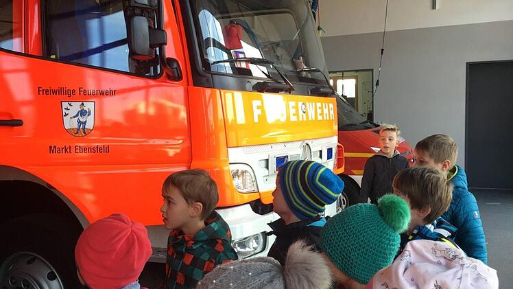 Kontakte zu Vereinen gab es bisher schon, z. B. im Winter bei einem Feuerwehr-Besuchstag. Foto: Pater-Lunkenbein-Schule